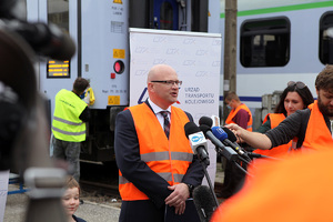 - Kolej jest najbezpieczniejszym środkiem transportu na lądzie – mówił podczas kontroli Kamil Wilde, Wiceprezes Urzędu Transportu Kolejowego